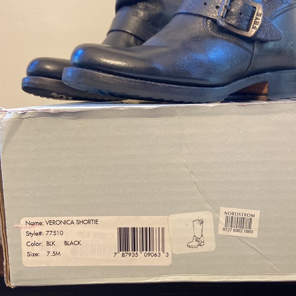 FRYE Veronica Shortie Black Booties - like new, size 7.5 - Picture 7 of 7